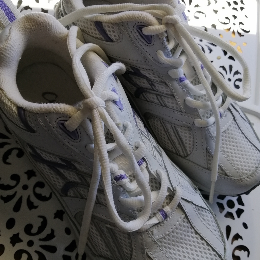 Curves for Women Sneakers (like new) size 6.5 Wide